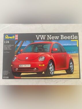REVELL VOLKSWAGEN VW NEW BEETLE (#07335) - 1/24 SCALE MODEL KIT